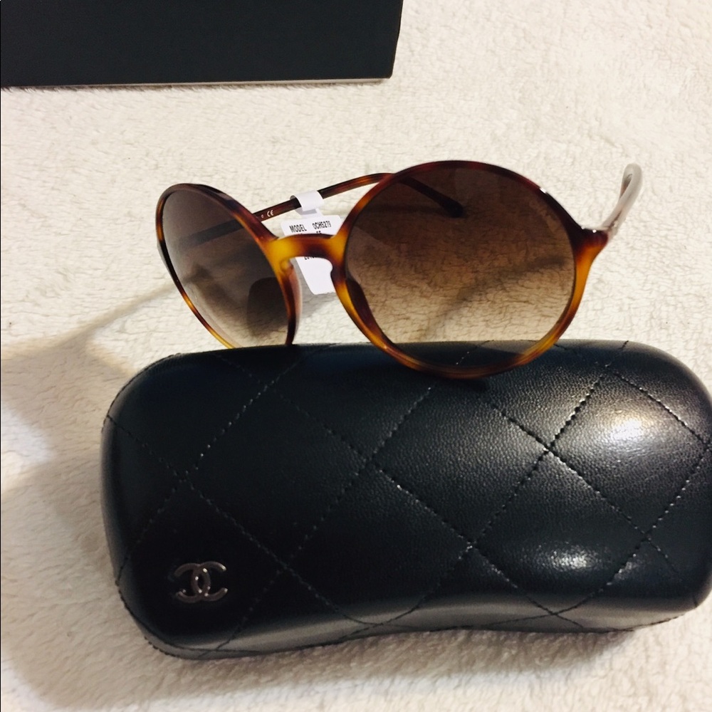 Authentic women sunglasses Chanel (NO CASE)